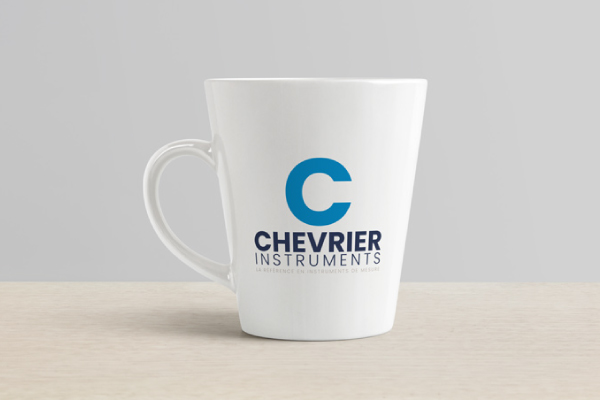 Tasse avec le logo de Chevrier Instruments